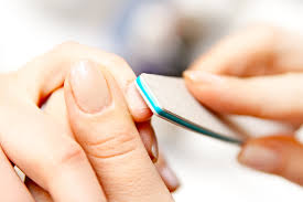 hydrater ses ongles favorise leur pousse 