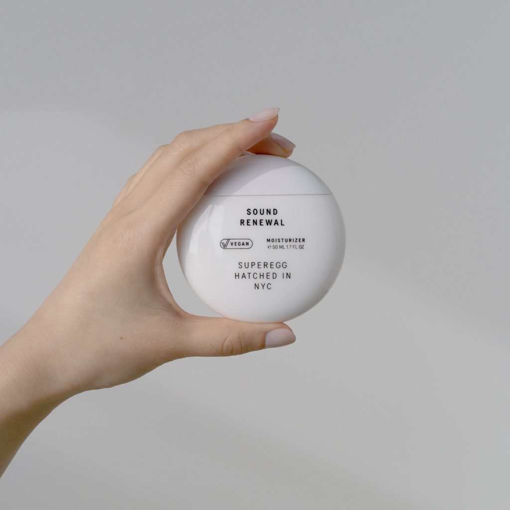 Hydratant "Superegg, sound renewal moisturizer".