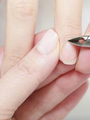 couper ses cuticles pour une manucure de pro