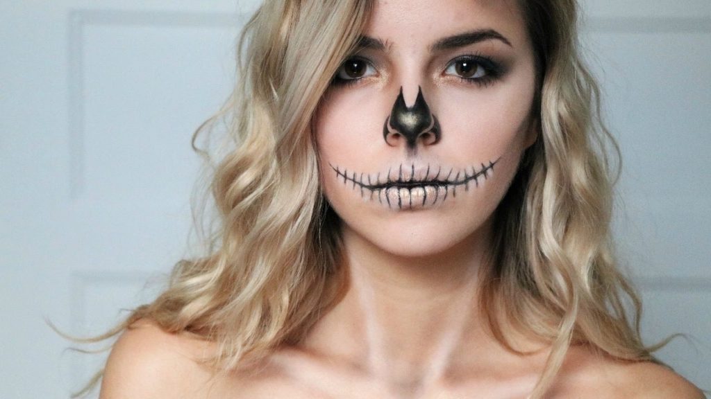 Le maquillage d’Halloween de squelette